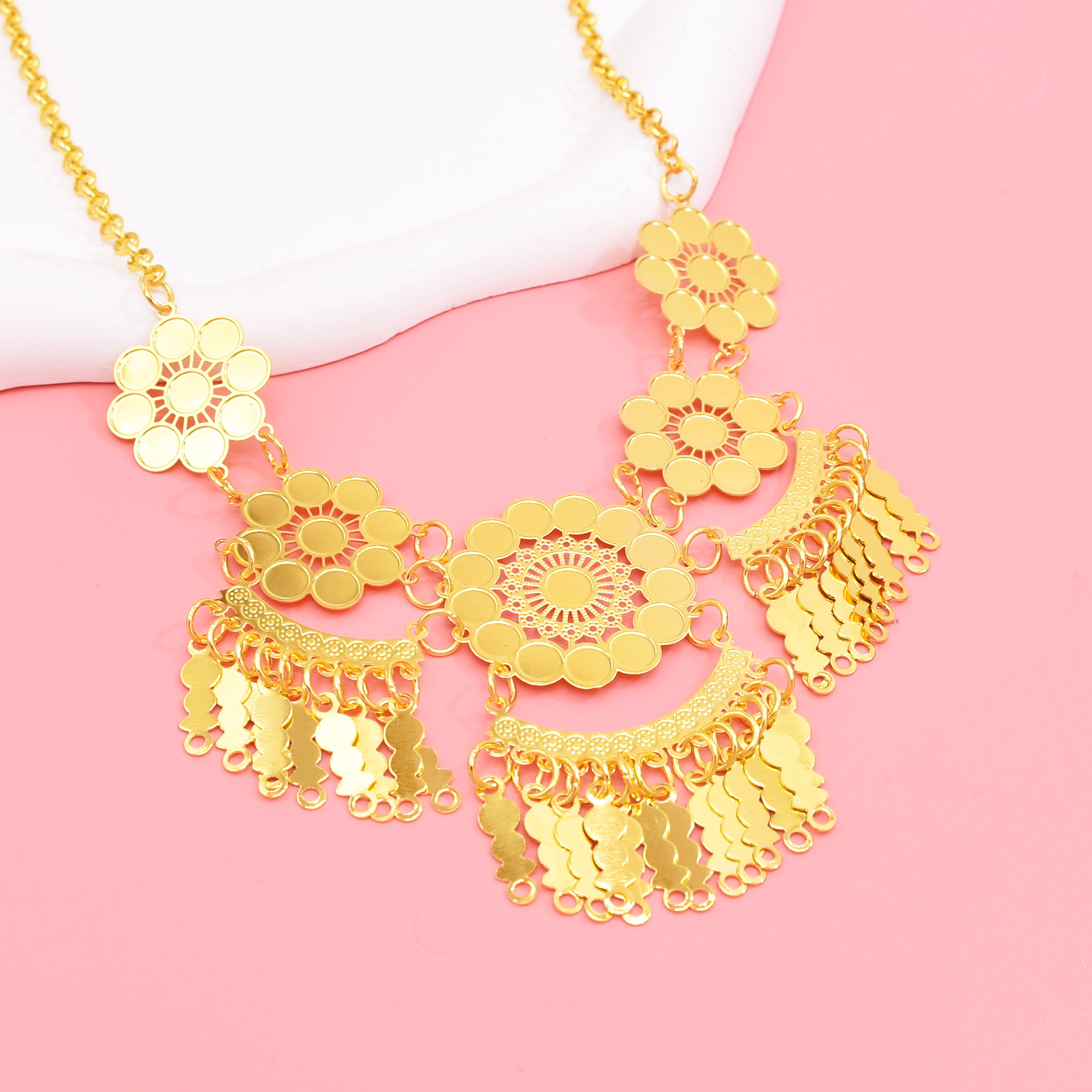 Hollow Carving Flower Pendants - Women Accessories Dubai 评论和价格