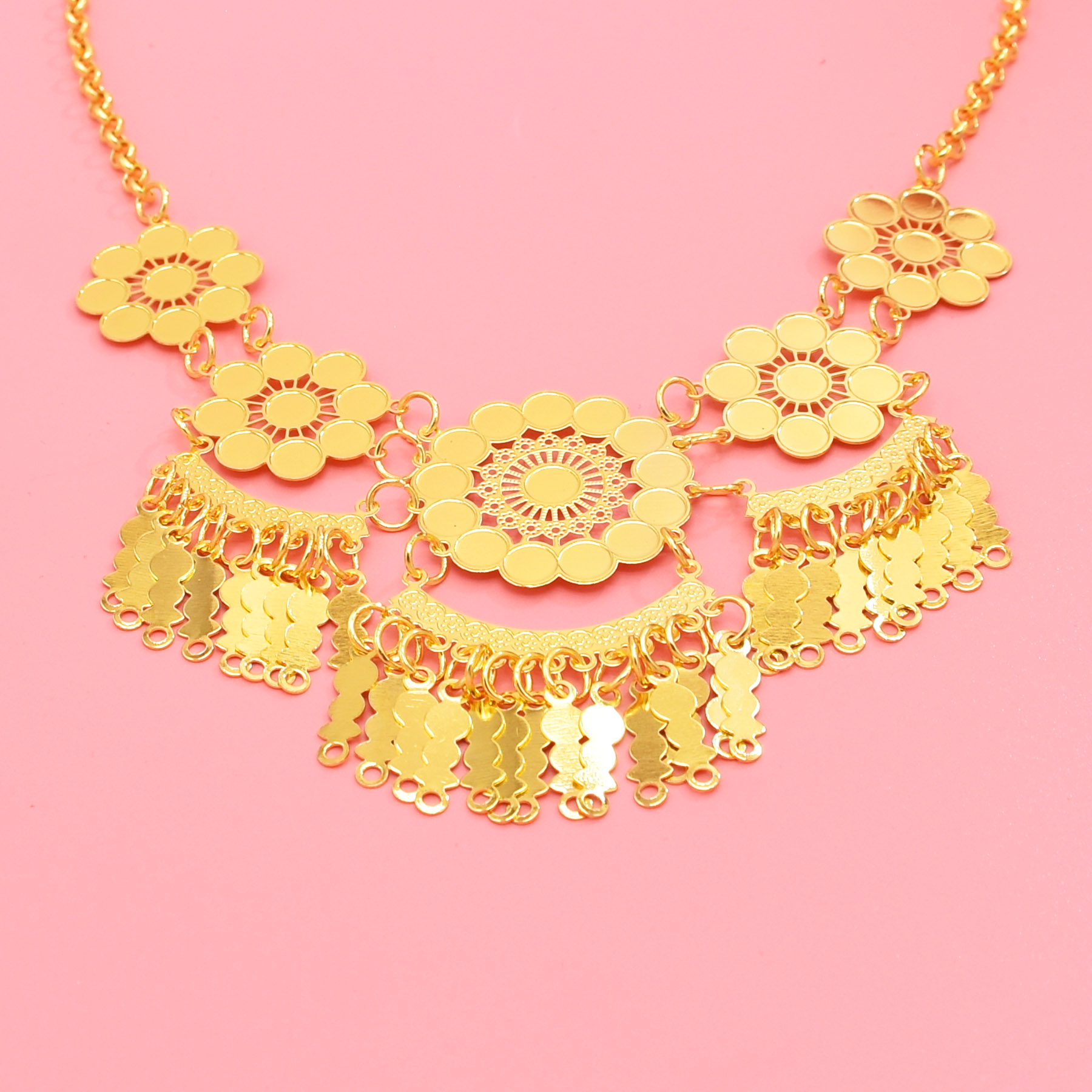 Hollow Carving Flower Pendants - Women Accessories Dubai 评论和价格