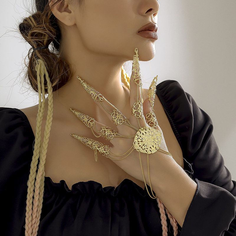 Nail Bracelet Punk Goth Dubai  - Women Accessories Dubai 评论和价格
