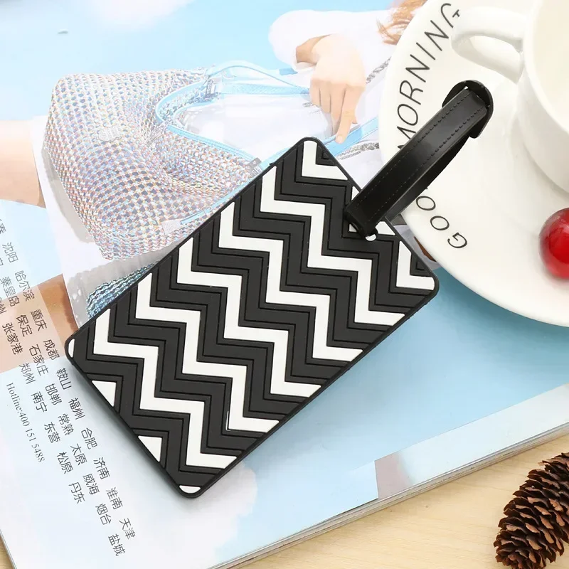 Geometric Luggage Tags for Wom - Women Accessories Name 评论和价格